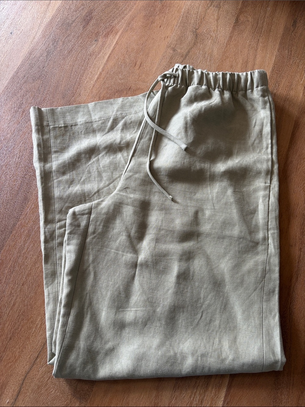 Lodge Linen Pant in Martini Olive - Picture 3 of 6